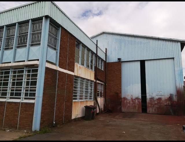 1,200M² WAREHOUSE FOR SALE IN MALVERN EAST